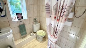 Photo 25- click for photo gallery